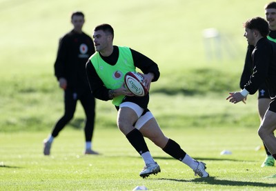 181125 - Wales Rugby Training in the week leading up to their game against New Zealand - Joe Roberts during training