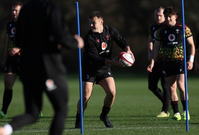 181125 - Wales Rugby Training in the week leading up to their game against New Zealand - Jarrod Evans during training