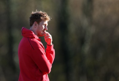 181125 - Wales Rugby Training in the week leading up to their game against New Zealand - Rhys Patchell, Kicking Coach during training