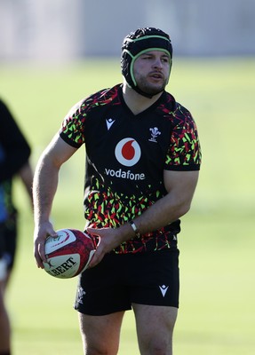 181125 - Wales Rugby Training in the week leading up to their game against New Zealand - Harri Deaves during training