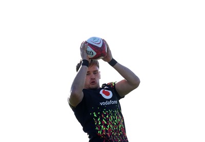 181125 - Wales Rugby Training in the week leading up to their game against New Zealand - Alex Mann during training