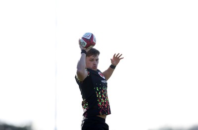 181125 - Wales Rugby Training in the week leading up to their game against New Zealand - Alex Mann during training