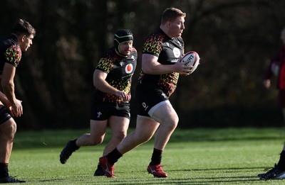 181125 - Wales Rugby Training in the week leading up to their game against New Zealand - Rhys Carre during training