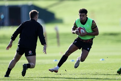 181125 - Wales Rugby Training in the week leading up to their game against New Zealand - Rio Dyer during training