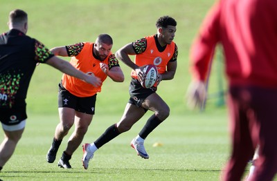 181125 - Wales Rugby Training in the week leading up to their game against New Zealand - Rio Dyer during training