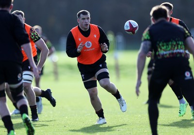 181125 - Wales Rugby Training in the week leading up to their game against New Zealand - Morgan Morse during training