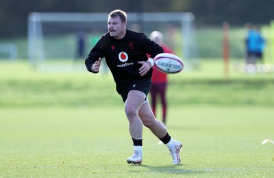 181125 - Wales Rugby Training in the week leading up to their game against New Zealand - Dewi Lake during training