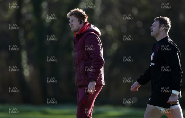 181125 - Wales Rugby Training in the week leading up to their game against New Zealand - Rhys Patchell, Kicking Coach during training