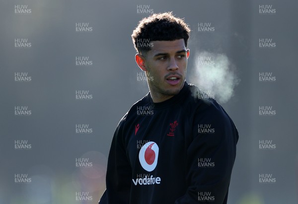 181125 - Wales Rugby Training in the week leading up to their game against New Zealand - Rio Dyer during training