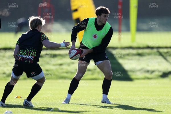181125 - Wales Rugby Training in the week leading up to their game against New Zealand - Louie Hennessey during training