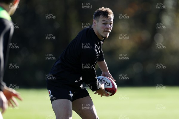 181125 - Wales Rugby Training in the week leading up to their game against New Zealand - Jarrod Evans during training