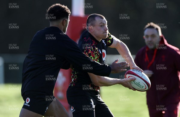 181125 - Wales Rugby Training in the week leading up to their game against New Zealand - Nick Tompkins during training