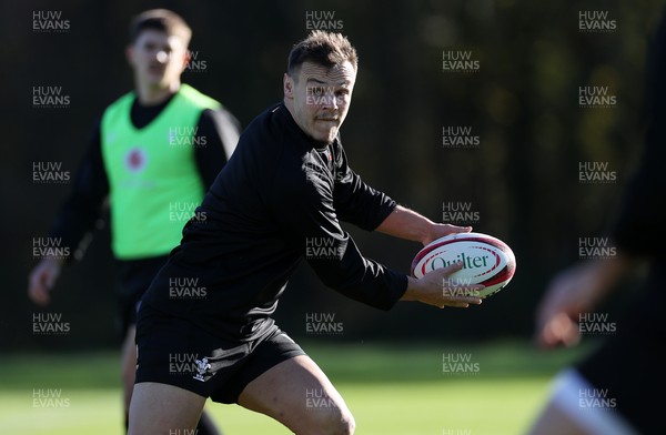181125 - Wales Rugby Training in the week leading up to their game against New Zealand - Jarrod Evans during training