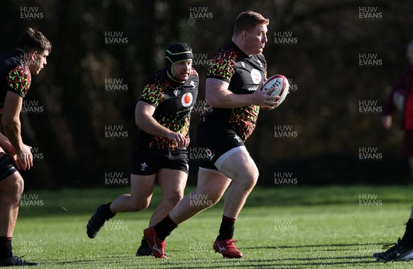 181125 - Wales Rugby Training in the week leading up to their game against New Zealand - Rhys Carre during training