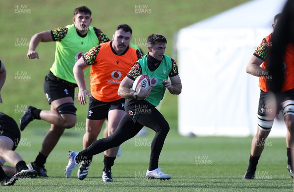 181125 - Wales Rugby Training in the week leading up to their game against New Zealand - Reuben Morgan-Williams during training