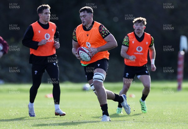 181125 - Wales Rugby Training in the week leading up to their game against New Zealand - Freddie Thomas during training