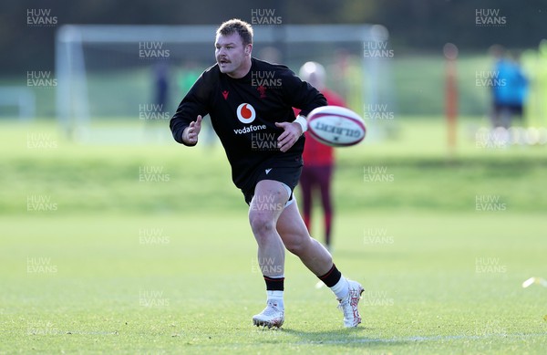 181125 - Wales Rugby Training in the week leading up to their game against New Zealand - Dewi Lake during training