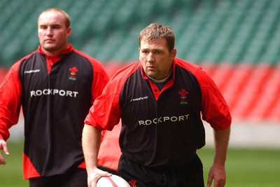 190203 - Wales Rugby Training - Jonathan Humphreys (rt) with Gareth Williams