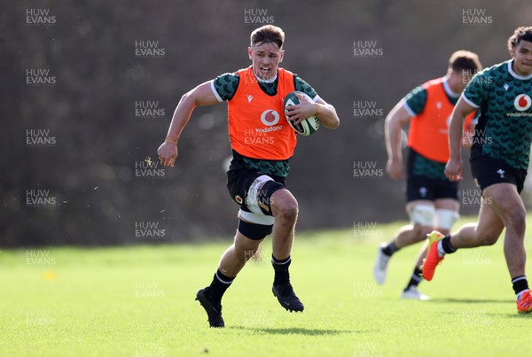 190224 - Wales Rugby Training in the week leading up to their 6 Nations clash with Ireland - Alex Mann during training