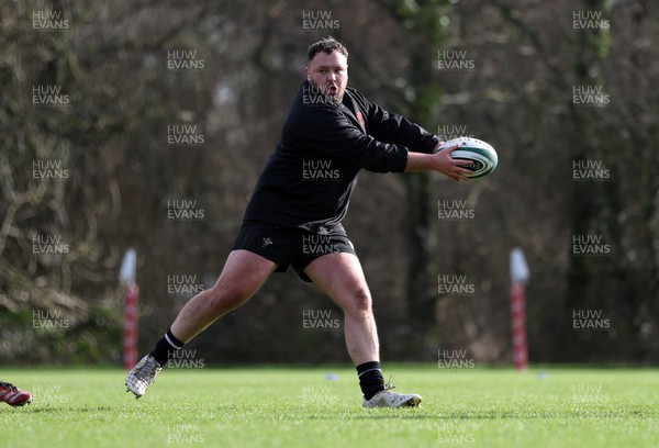 190224 - Wales Rugby Training in the week leading up to their 6 Nations clash with Ireland - Harri O'Connor during training