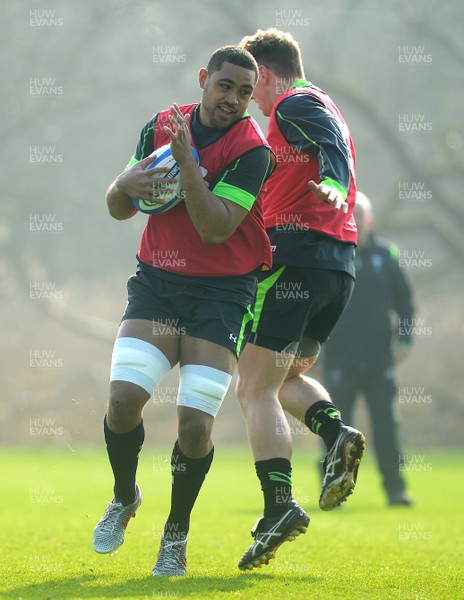 190315 - Wales Rugby Training -Taulupe Faletau during training