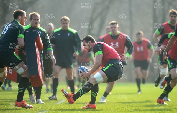 190315 - Wales Rugby Training -Sam Warburton during training