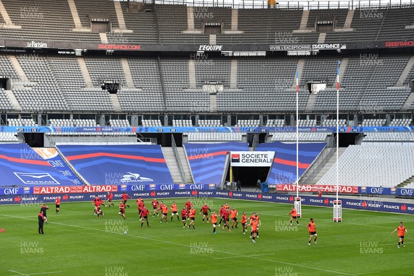 190321 - Wales Rugby Training - Wales players warm up during training