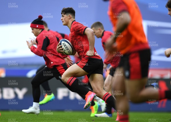 190321 - Wales Rugby Training - Louis Rees-Zammit during training