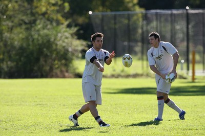 19.05.07  Wales rugby on Tour to Australia Wales Gavin Henson  during training in Terrigal 