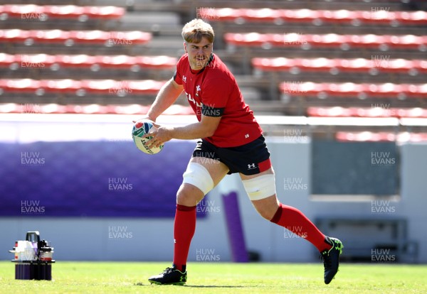 190919 - Wales Rugby Training - Aaron Wainwright during training