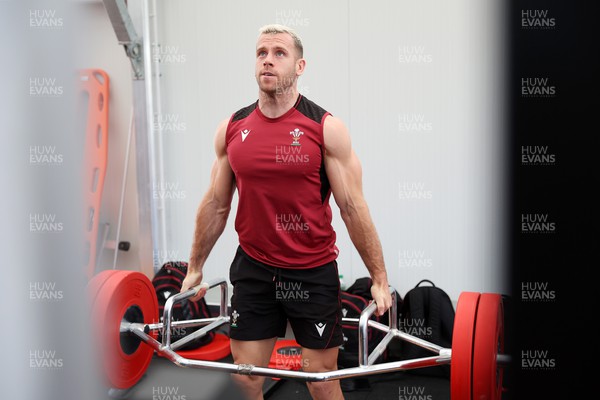 190923 - Wales Rugby Gym Session in the week leading up to their Rugby World Cup game against Australia - Gareth Davies during training