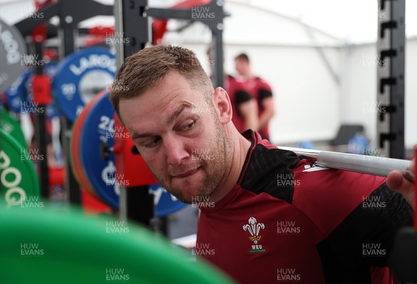190923 - Wales Rugby Gym Session in the week leading up to their Rugby World Cup game against Australia - Dan Lydiate during training