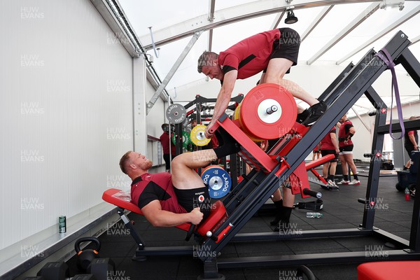 190923 - Wales Rugby Gym Session in the week leading up to their Rugby World Cup game against Australia - Corey Domachowski and Ben Stirling during training