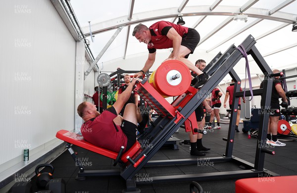 190923 - Wales Rugby Gym Session in the week leading up to their Rugby World Cup game against Australia - Corey Domachowski and Ben Stirling during training
