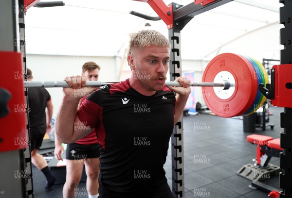 190923 - Wales Rugby Gym Session in the week leading up to their Rugby World Cup game against Australia - Aaron Wainwright during training