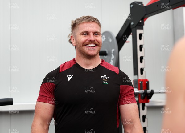 190923 - Wales Rugby Gym Session in the week leading up to their Rugby World Cup game against Australia - Aaron Wainwright during training