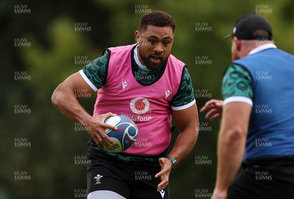190923 - Wales Rugby Training in the week leading up to their Rugby World Cup game against Australia - Taulupe Faletau during training