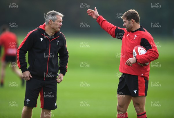 191020 - Wales Rugby Training - Byron Hayward and Leigh Halfpenny during training