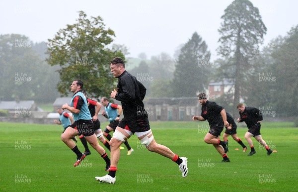 191021 - Wales Rugby Training - Will Rowlands during training