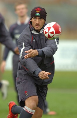 19.11.07 - Wales Rugby Training - Sonny Parker in action during training 