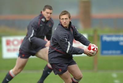 19.11.07 - Wales Rugby Training - Morgan Stoddart in action during training 