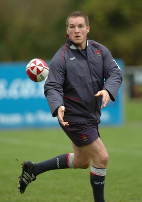 19.11.07 - Wales Rugby Training - Gethin Jenkins in action during training 