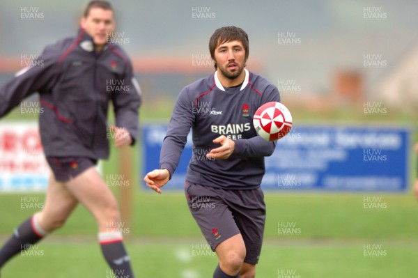 19.11.07 - Wales Rugby Training - Gavin Henson in action during training 