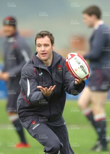 19.11.07 - Wales Rugby Training - Mark Jones in action during training 
