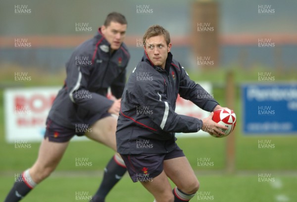 19.11.07 - Wales Rugby Training - Morgan Stoddart in action during training 
