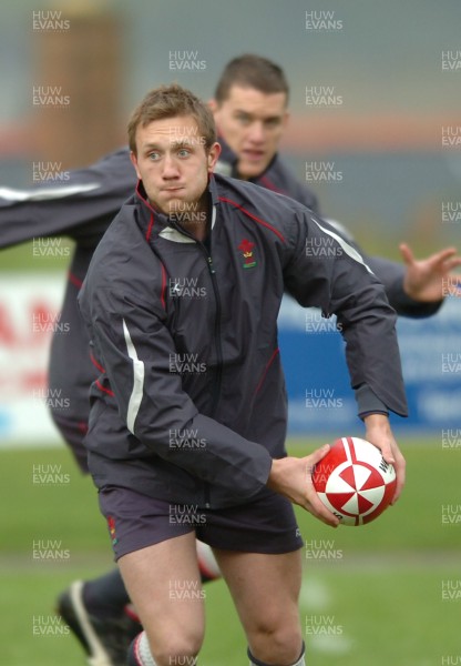 19.11.07 - Wales Rugby Training - Morgan Stoddart in action during training 