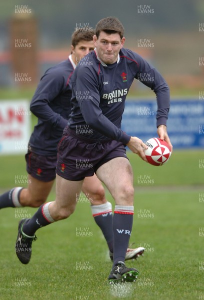 19.11.07 - Wales Rugby Training - Michael Owen in action during training 