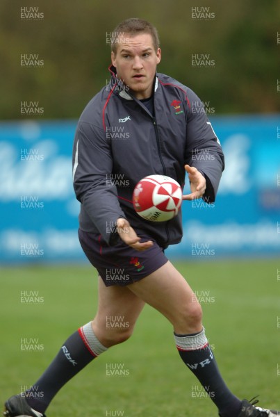 19.11.07 - Wales Rugby Training - Gethin Jenkins in action during training 