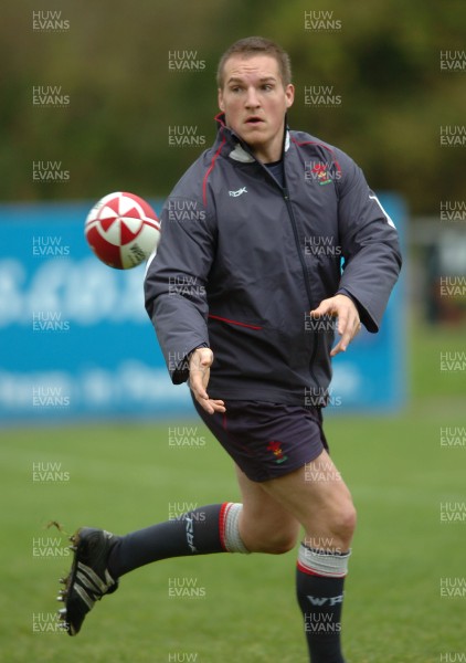 19.11.07 - Wales Rugby Training - Gethin Jenkins in action during training 