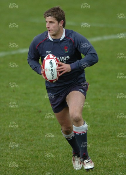 19.11.07 - Wales Rugby Training - Robin Sowden-Taylor in action during training 